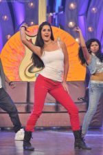 Katrina Kaif On the sets of Hrithik_s Just Dance in Filmcity on 27th Aug 2011 (143).JPG